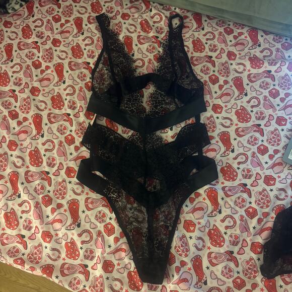 Victoria's Secret Size Medium sexy cutout lingerie black NWT - Picture 9 of 12
